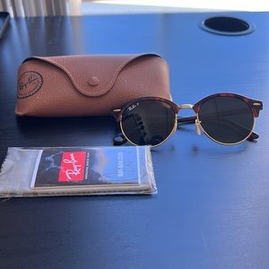 Ray-Ban Polarized Clubmaster Classic sunglasses